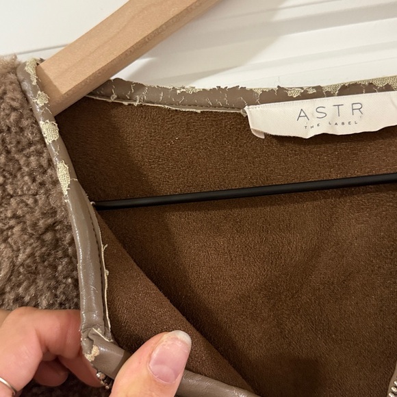ASTR the Label Stacy Cropped Jacket in Brown Vegan Fur - Medium M Revolve - Picture 6 of 9